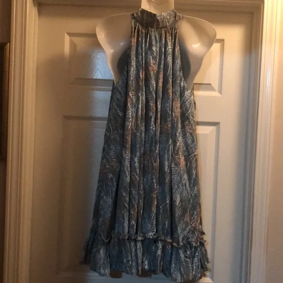 Beautiful Green, Gold, White Dress. Sizes are Small, Medium and large - Picture 4 of 4